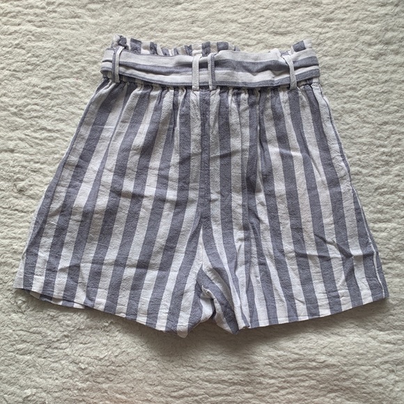 DYNAMITE high waisted white and blue striped linen shorts - Picture 2 of 4